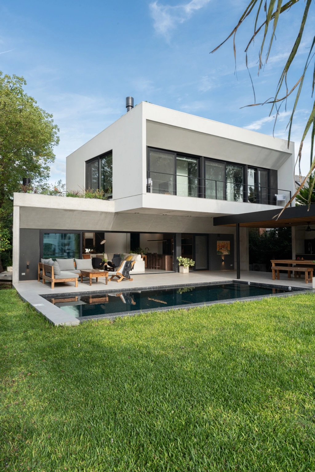 Casa Boat: vista de la vivienda desde el jardín